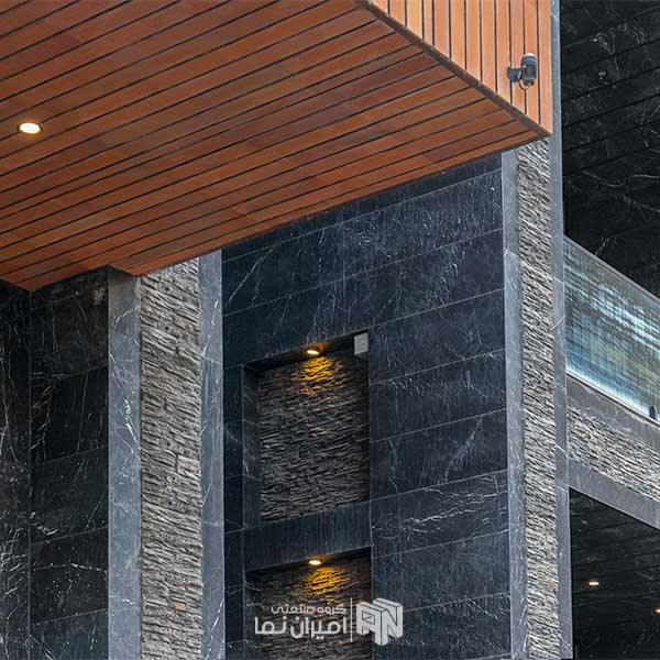 صخره ای یکی از نماهای ساختمانی مدرن است که با ترکیب رنگ قهوه ای و مشکی و طوسی جذاب می شود