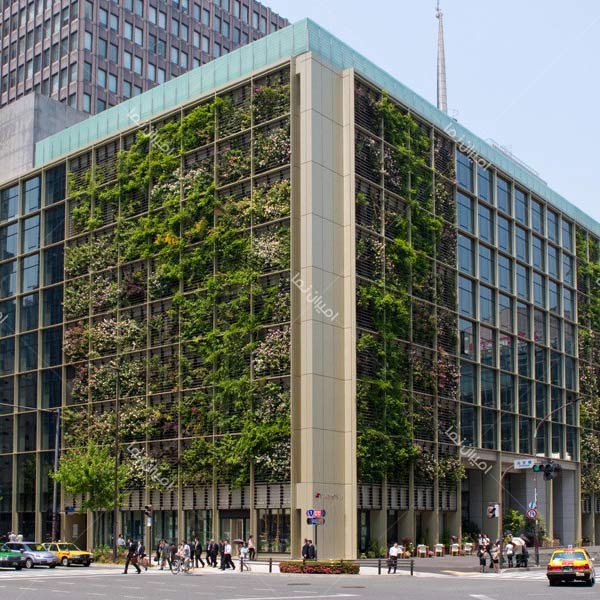 نمای سبز ساختمان با ترکیب بتن و شیشه به همراه گیاه ساختمانی