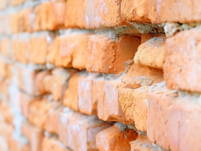 نحوه محافظت نمای آجری در برابر یخ‌ زدگی