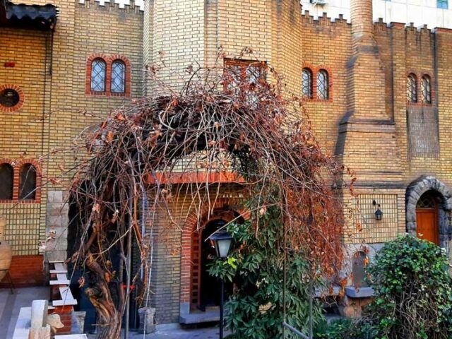 بازسازی آثار تاریخی با آجر قزاقی