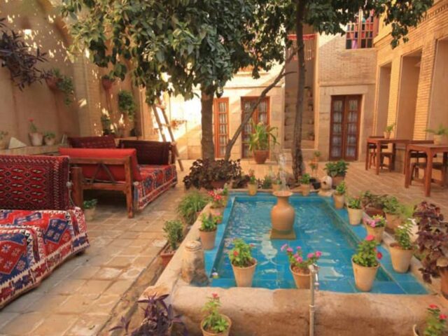 طراحی رستوران سنتی با آجر